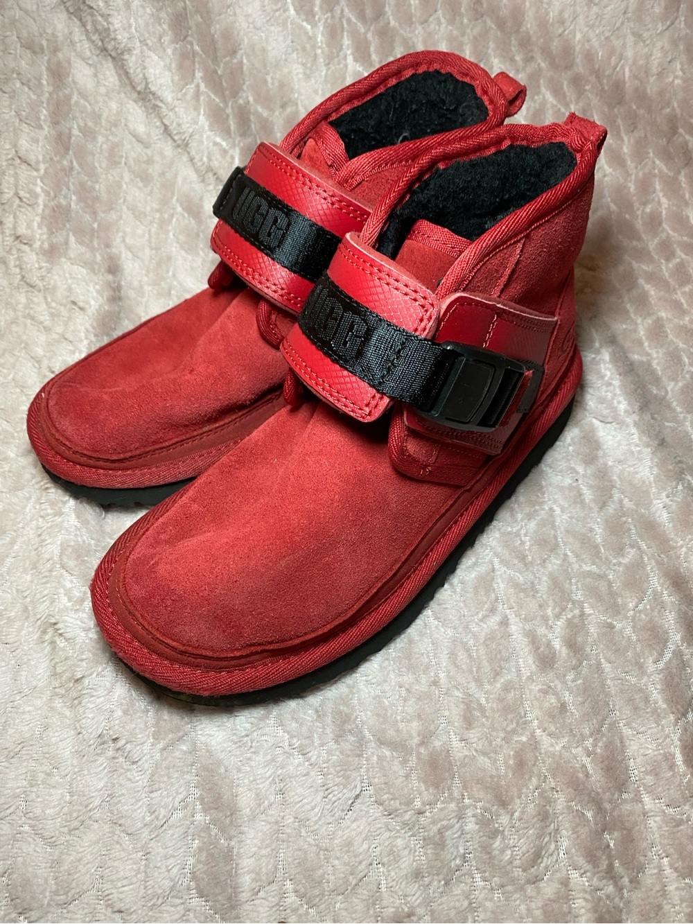 EUC UGG Neumel Kids Size 2 Snapback Chukka Boots Red US 6 Suede Shearling Lining